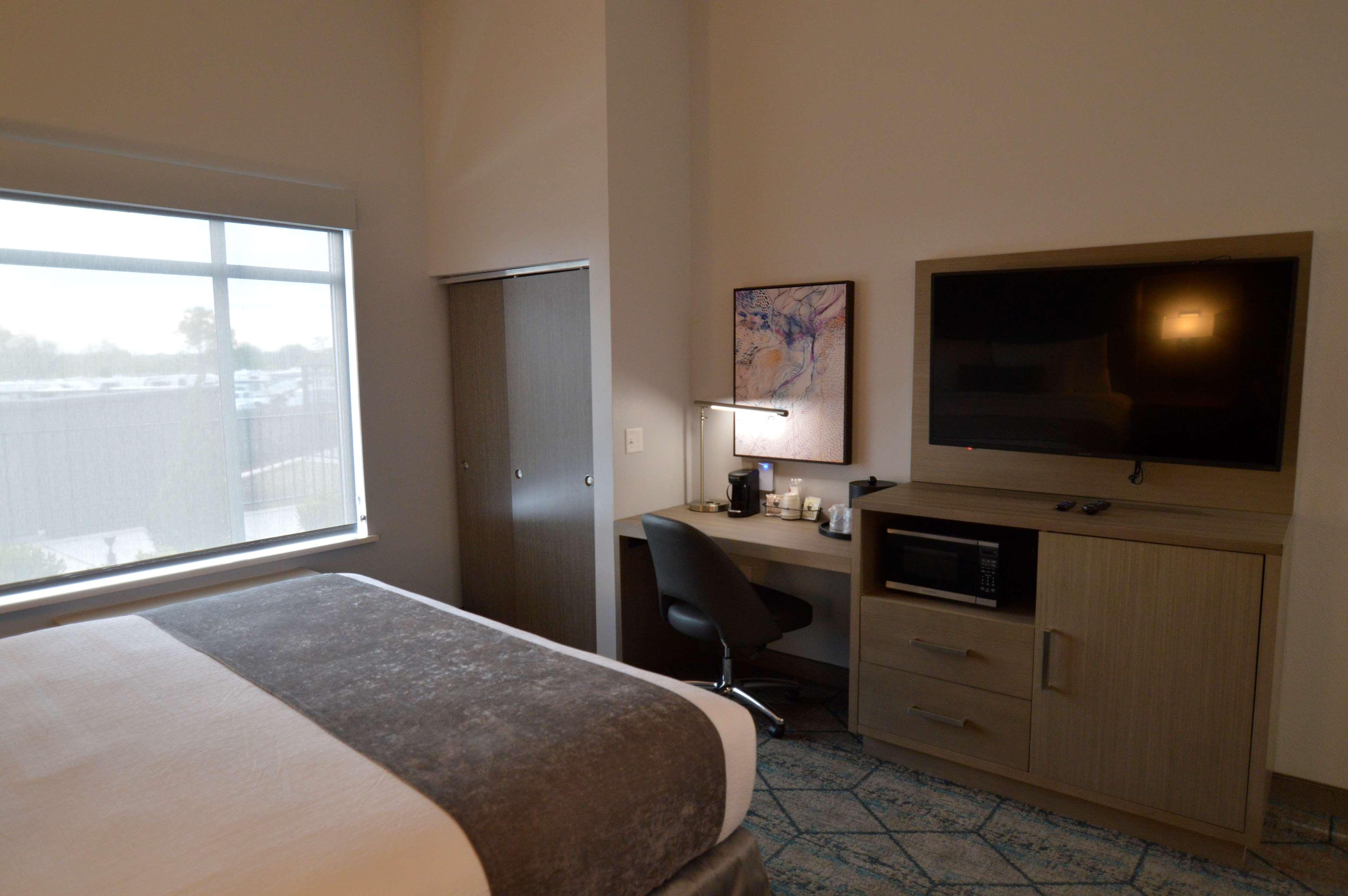 Best Western Plus Executive Residency Oklahoma City I-35 Exterior photo