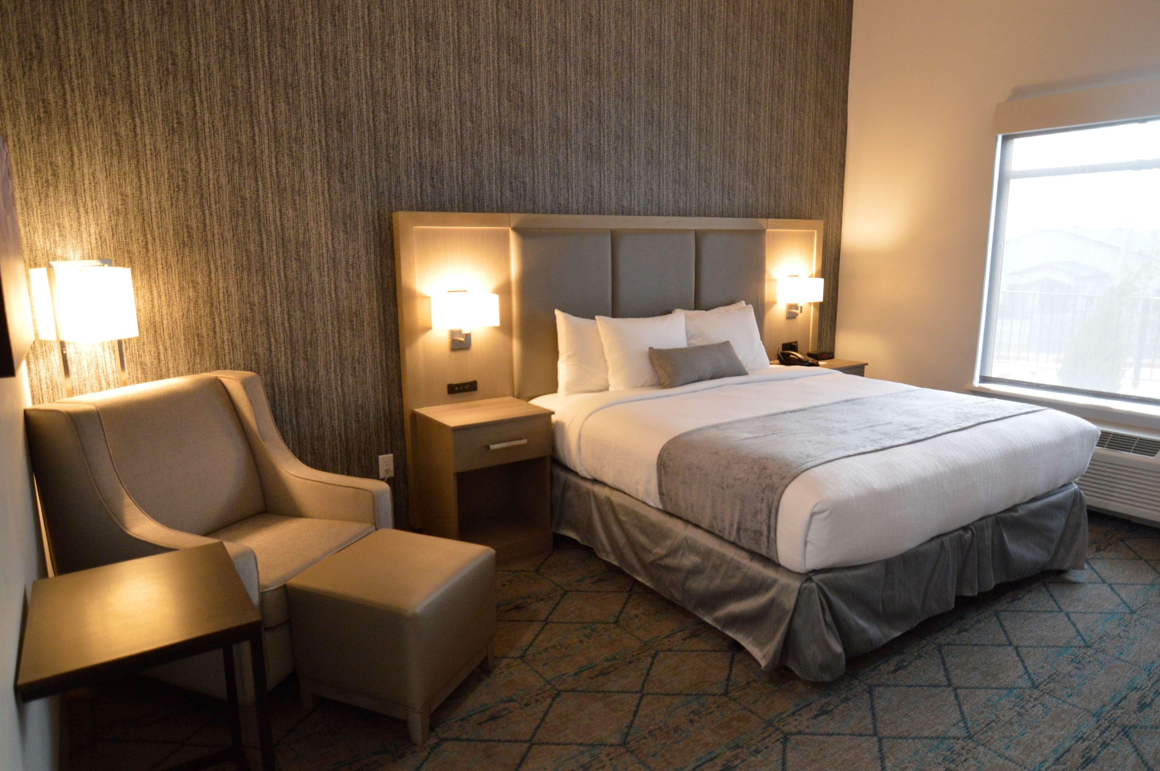 Best Western Plus Executive Residency Oklahoma City I-35 Exterior photo
